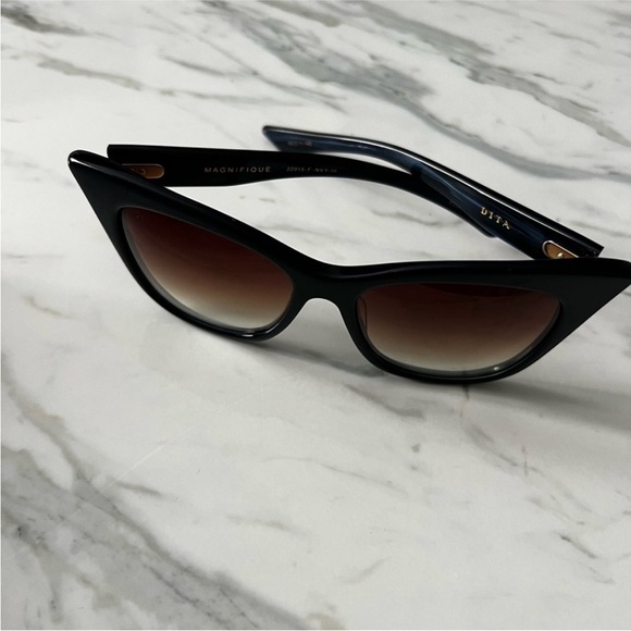 Dita Magnifique Cat Eye Sunglasses 🕶️✨ - Picture 4 of 7